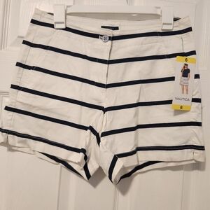 Woman's‎ nautical shorts